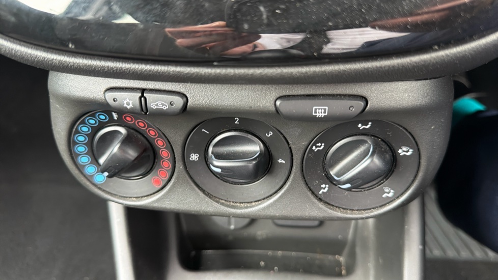 Vauxhall Corsa 1.4 [75] Griffin 3dr Petrol Hatchback - Image 25
