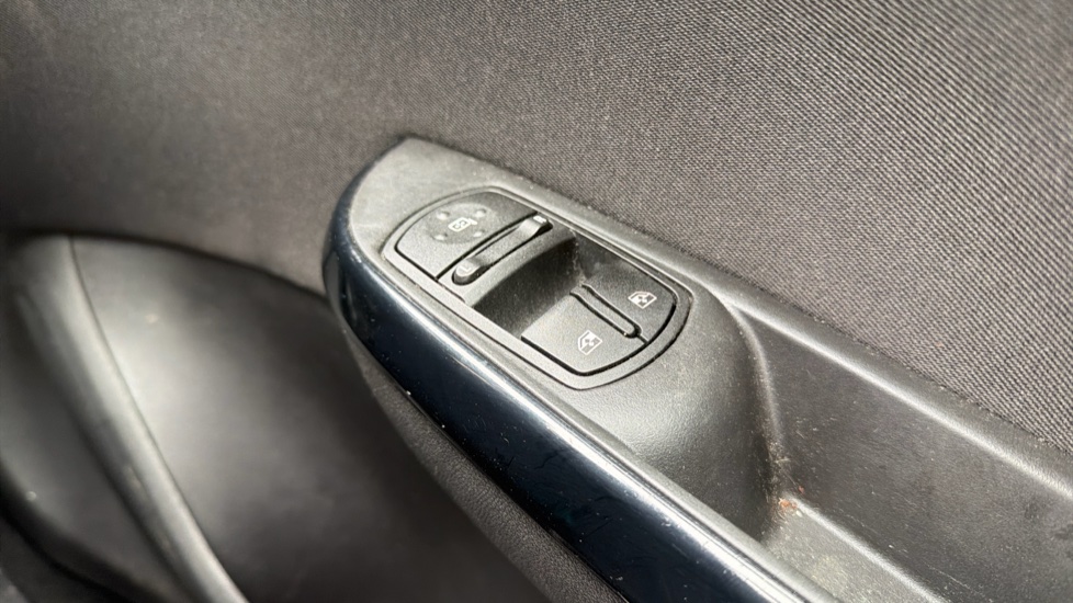 Vauxhall Corsa 1.4 [75] Griffin 3dr Petrol Hatchback - Image 31