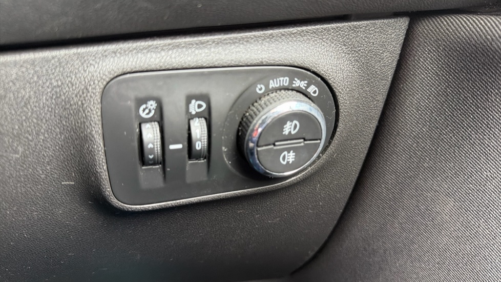 Vauxhall Corsa 1.4 [75] Griffin 3dr Petrol Hatchback - Image 32
