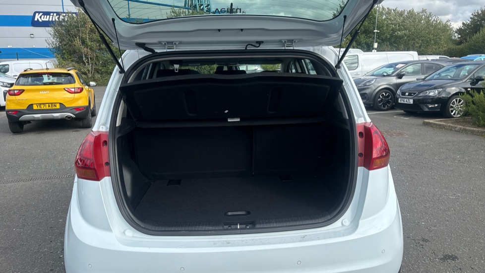 Kia Venga 1.6 ISG 4 5dr Petrol Hatchback - Image 4