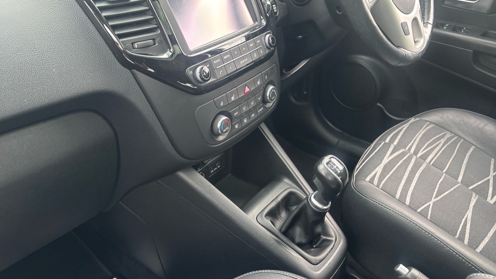 Kia Venga 1.6 ISG 4 5dr Petrol Hatchback - Image 13