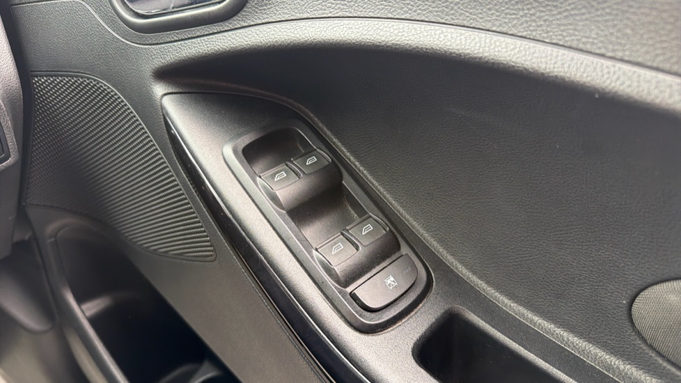 Ford KA+ 1.2 Zetec 5dr Petrol Hatchback - Image 32