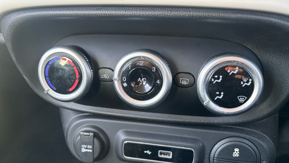 Fiat 500L 1.4 Urban 5dr Petrol Hatchback - Image 26