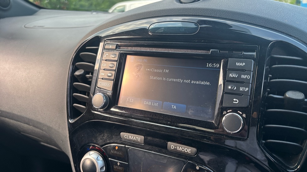 Nissan Juke 1.6 [112] Tekna 5dr CVT [Bose] Petrol Hatchback - Image 12