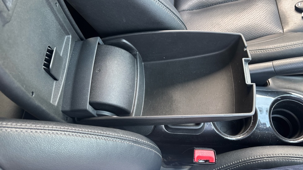Nissan Juke 1.6 [112] Tekna 5dr CVT [Bose] Petrol Hatchback - Image 30