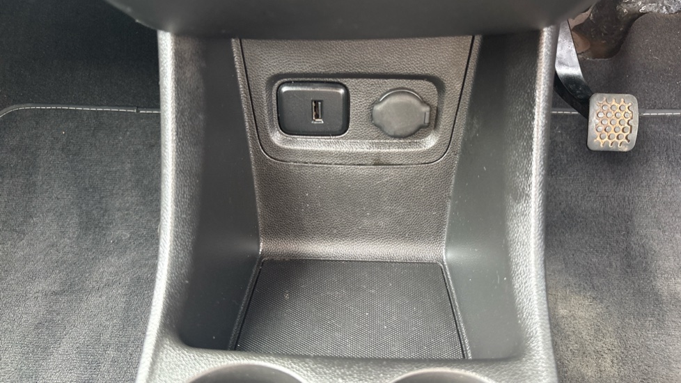 Vauxhall Viva 1.0 SE 5dr [A/C] Petrol Hatchback - Image 28