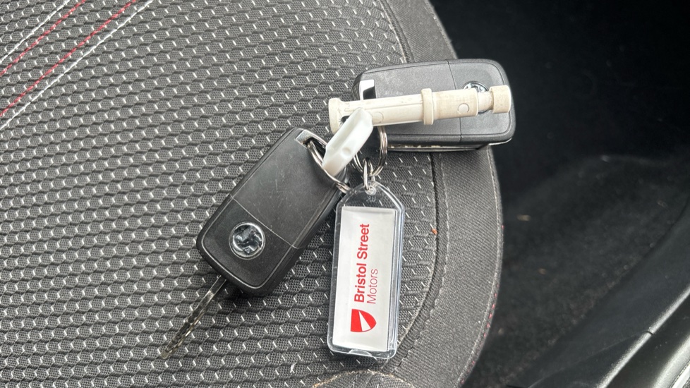 Vauxhall Corsa 1.4 SRi 5dr Petrol Hatchback - Image 19
