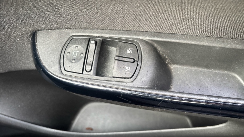 Vauxhall Corsa 1.4 SRi 5dr Petrol Hatchback - Image 24