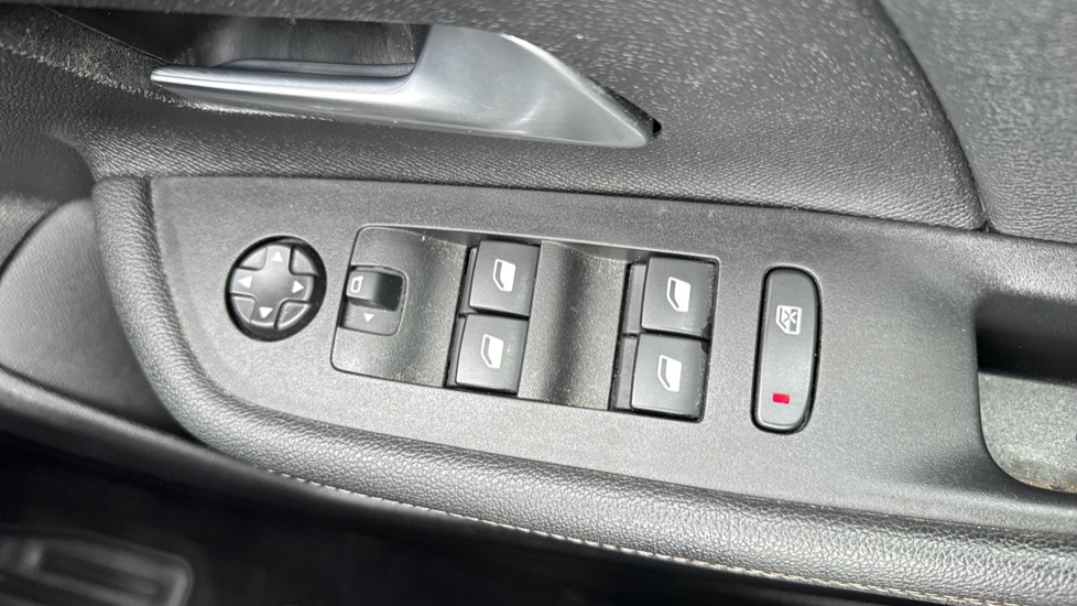 Vauxhall Mokka 100kW GS 50kWh 5dr Auto Electric Hatchback - Image 27