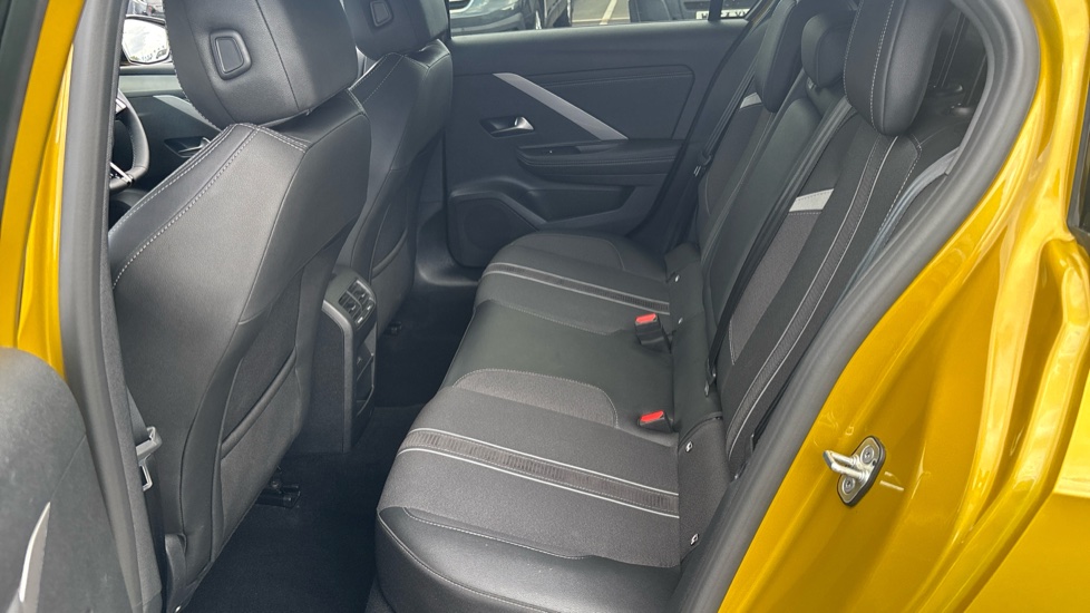 Vauxhall Astra 115kW GS 54kWh 5dr Auto Electric Hatchback - Image 16
