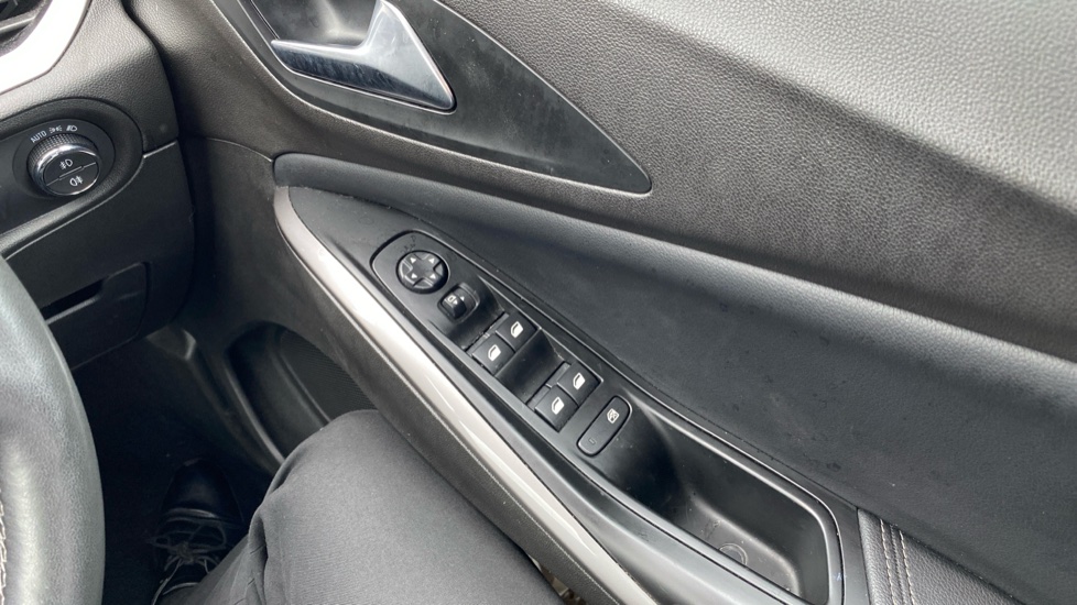 Vauxhall Grandland 1.2 Turbo Ultimate 5dr Petrol Hatchback - Image 35