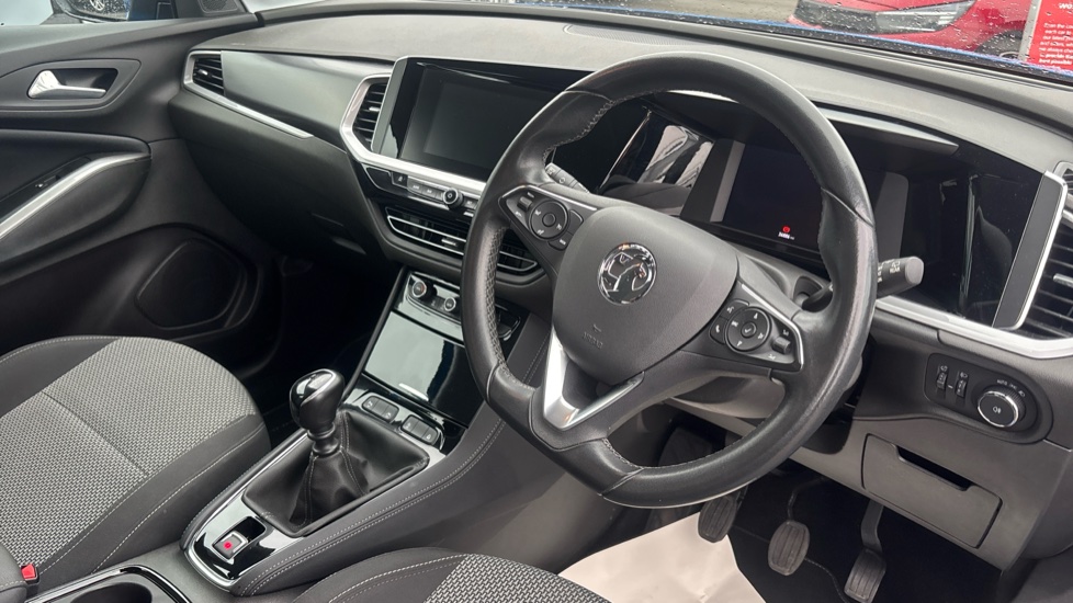 Vauxhall Grandland 1.2 Turbo Design 5dr Petrol Hatchback - Image 11