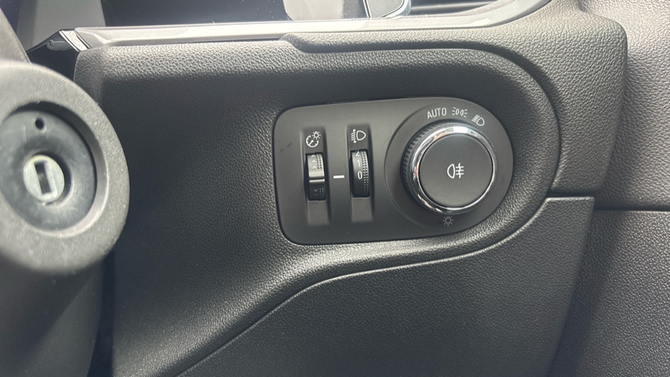 Vauxhall Grandland 1.2 Turbo Design 5dr Petrol Hatchback - Image 30