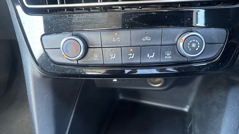 Vauxhall Mokka 1.2 Turbo 100 Design 5dr Petrol Hatchback - Image 28