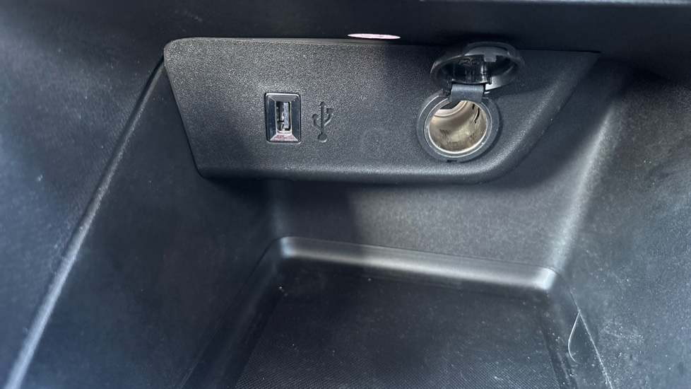 Vauxhall Mokka 1.2 Turbo 100 Design 5dr Petrol Hatchback - Image 29