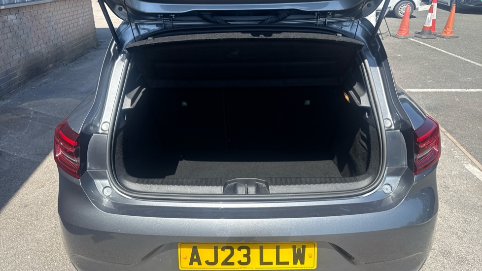 Renault Clio 1.6 E-TECH full hybrid 145 Engineered 5dr Auto Hybrid Hatchback - Image 4