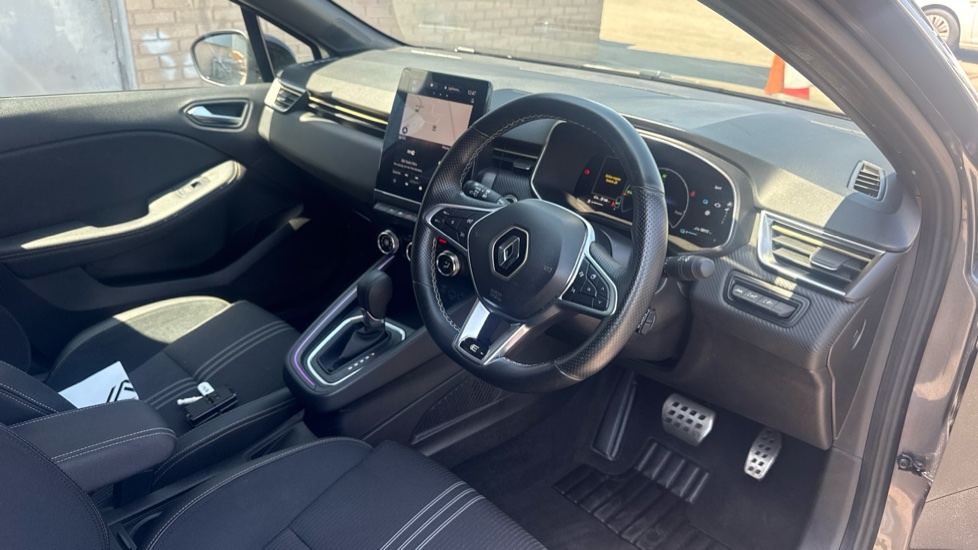Renault Clio 1.6 E-TECH full hybrid 145 Engineered 5dr Auto Hybrid Hatchback - Image 11