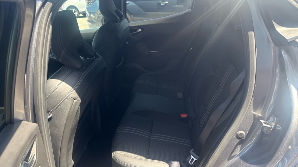 Renault Clio 1.6 E-TECH full hybrid 145 Engineered 5dr Auto Hybrid Hatchback - Image 16