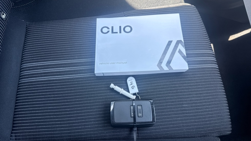 Renault Clio 1.6 E-TECH full hybrid 145 Engineered 5dr Auto Hybrid Hatchback - Image 19