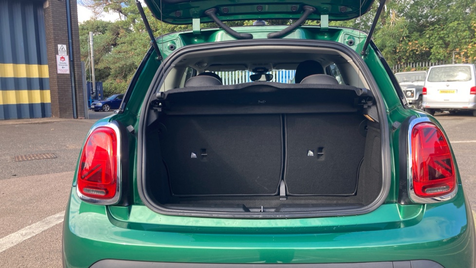 MINI Hatchback 1.5 Cooper Classic 3dr Auto Petrol Hatchback - Image 4