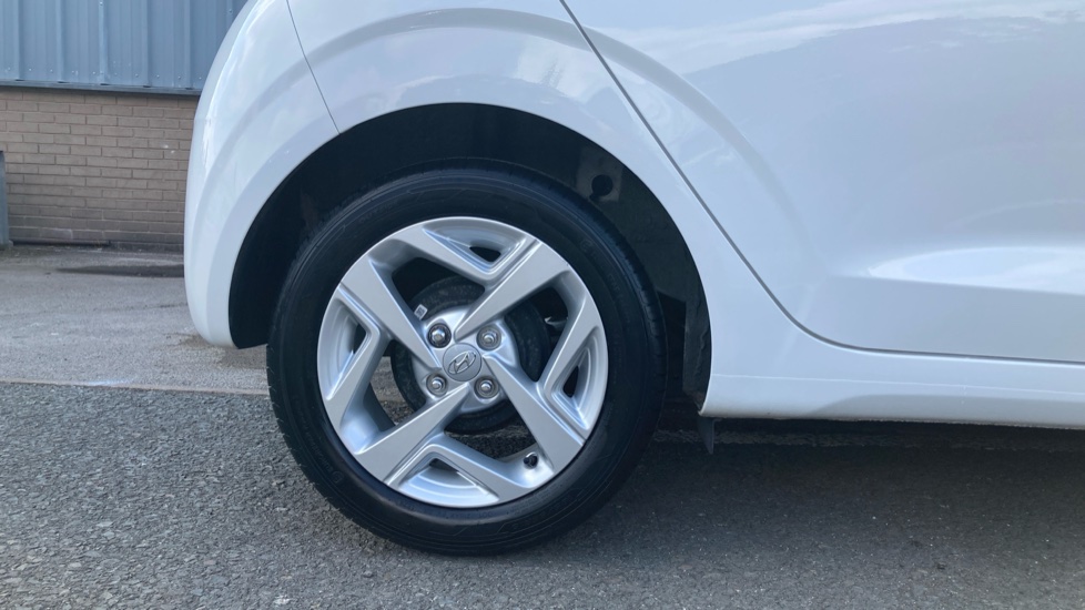 Hyundai i10 1.2 MPi SE Connect 5dr Auto Petrol Hatchback - Image 7