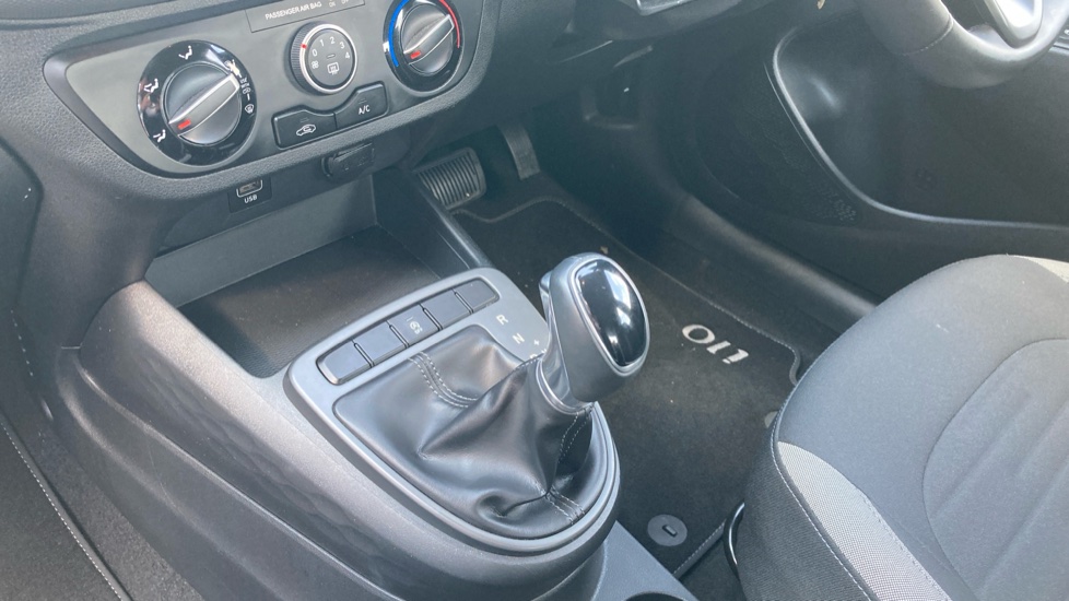Hyundai i10 1.2 MPi SE Connect 5dr Auto Petrol Hatchback - Image 13