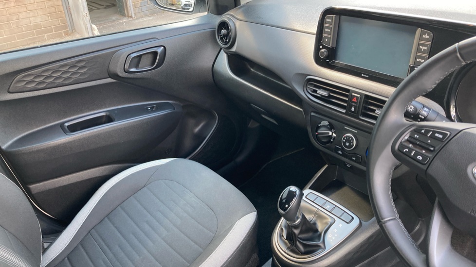 Hyundai i10 1.2 MPi SE Connect 5dr Auto Petrol Hatchback - Image 14