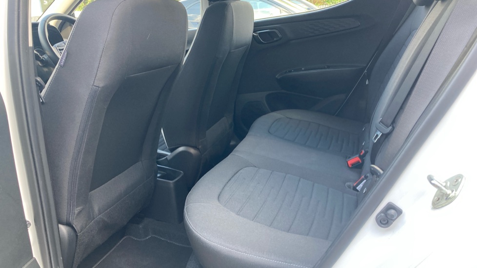 Hyundai i10 1.2 MPi SE Connect 5dr Auto Petrol Hatchback - Image 16