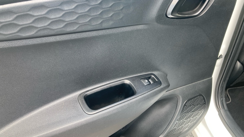 Hyundai i10 1.2 MPi SE Connect 5dr Auto Petrol Hatchback - Image 21