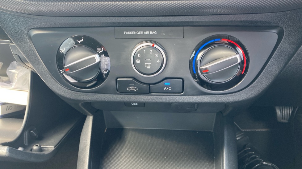 Hyundai i10 1.2 MPi SE Connect 5dr Auto Petrol Hatchback - Image 33