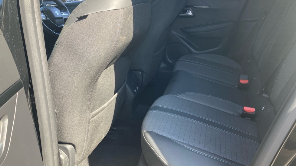 Peugeot 208 1.2 PureTech 100 Allure Premium 5dr EAT8 Petrol Hatchback - Image 16