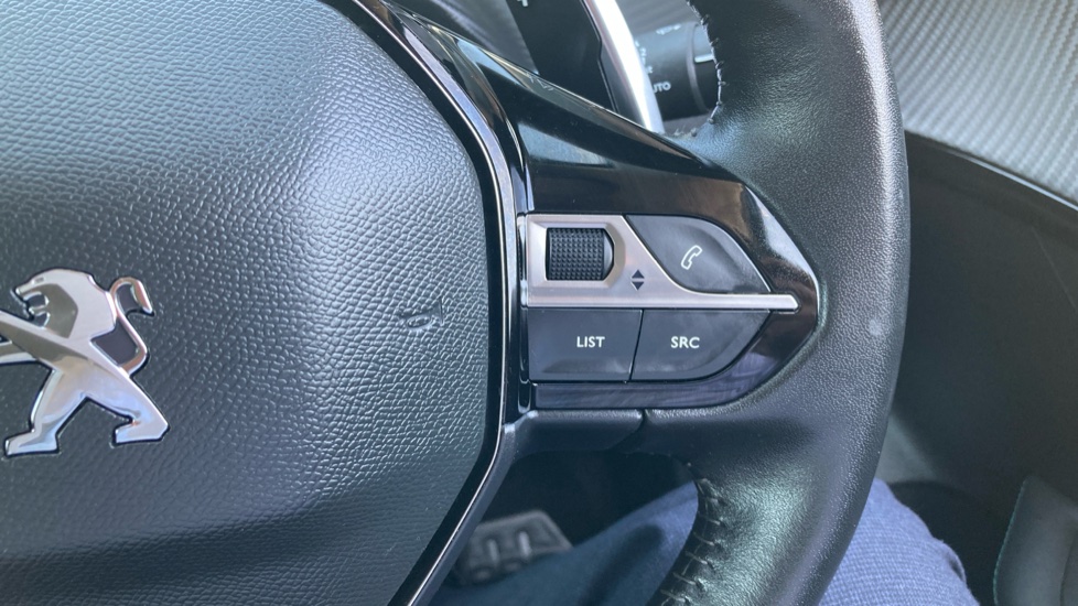 Peugeot 208 1.2 PureTech 100 Allure Premium 5dr EAT8 Petrol Hatchback - Image 27