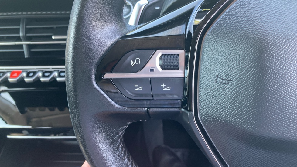 Peugeot 208 1.2 PureTech 100 Allure Premium 5dr EAT8 Petrol Hatchback - Image 28