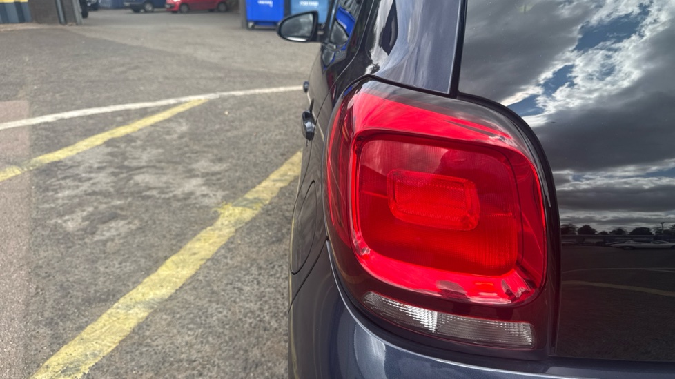 Citroen C1 1.2 PureTech Flair 5dr Petrol Hatchback - Image 25