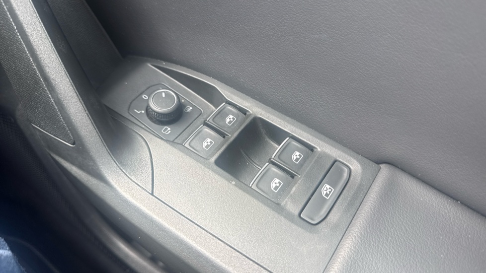 SEAT Leon 1.4 eHybrid FR 5dr DSG Hatchback - Image 35