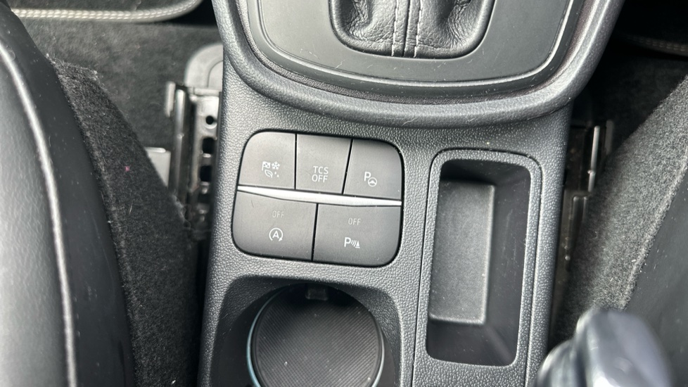 Ford Puma 1.0 EcoBoost Hybr mHEV 155 ST-Line Vignale 5dr DCT Petrol Hatchback - Image 38