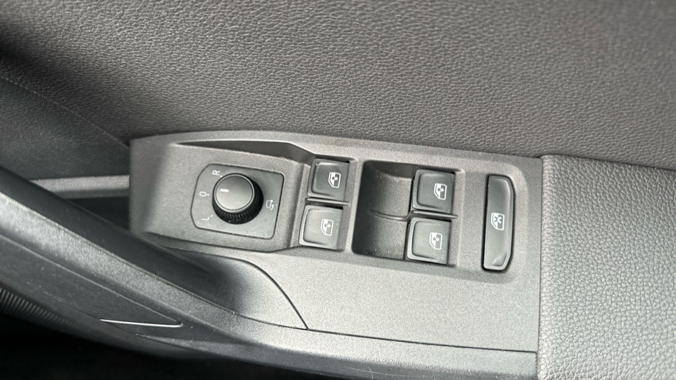 SEAT Arona 1.0 TSI 115 FR Sport 5dr Petrol Hatchback - Image 21