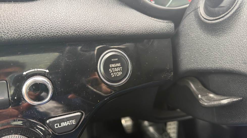 Kia Sportage 2.0 CRDi GT-Line S 5dr Auto [AWD] Diesel Estate - Image 31