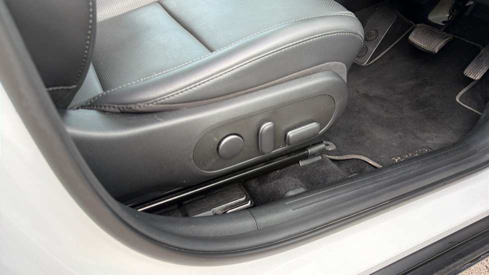 Hyundai KONA 1.6 Hybrid 129 Ultimate 5dr DCT Hybrid Hatchback - Image 41