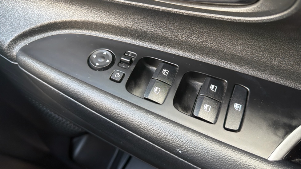 Hyundai BAYON 1.0 TGDi 48V MHEV Premium 5dr DCT Petrol Hatchback - Image 21