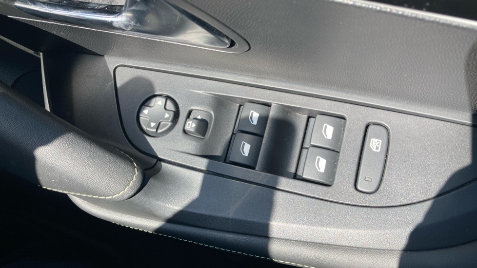 Peugeot 2008 100kW GT 50kWh 5dr Auto Electric Estate - Image 51