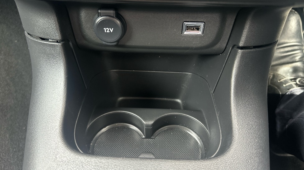 Citroen C3 1.2 PureTech C-Series Edition 5dr Petrol Hatchback - Image 33