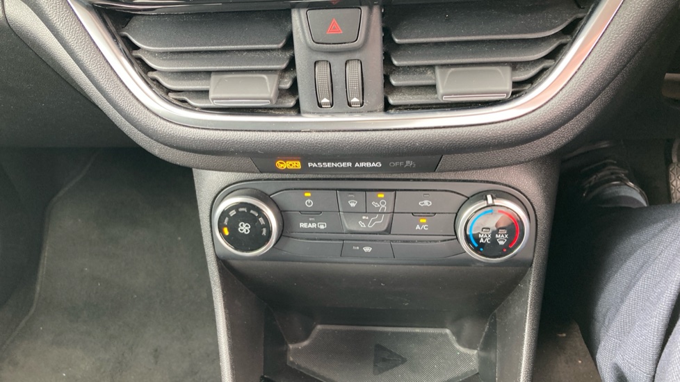Ford Fiesta 1.5 TDCi Zetec 5dr Diesel Hatchback - Image 31