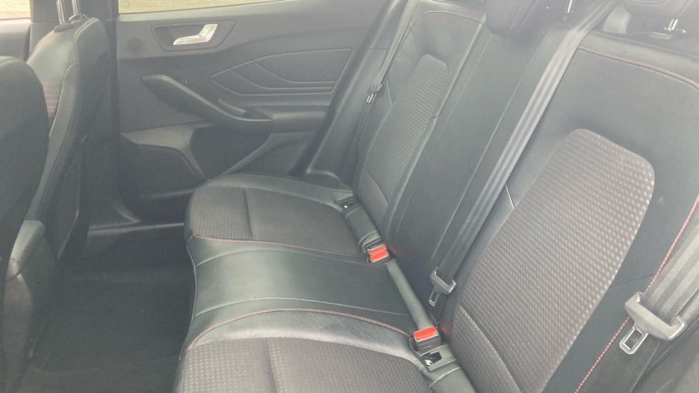 Ford Focus 1.0 EcoBoost 125 ST-Line X 5dr Petrol Hatchback - Image 16