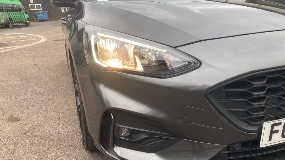 Ford Focus 1.0 EcoBoost 125 ST-Line X 5dr Petrol Hatchback - Image 21
