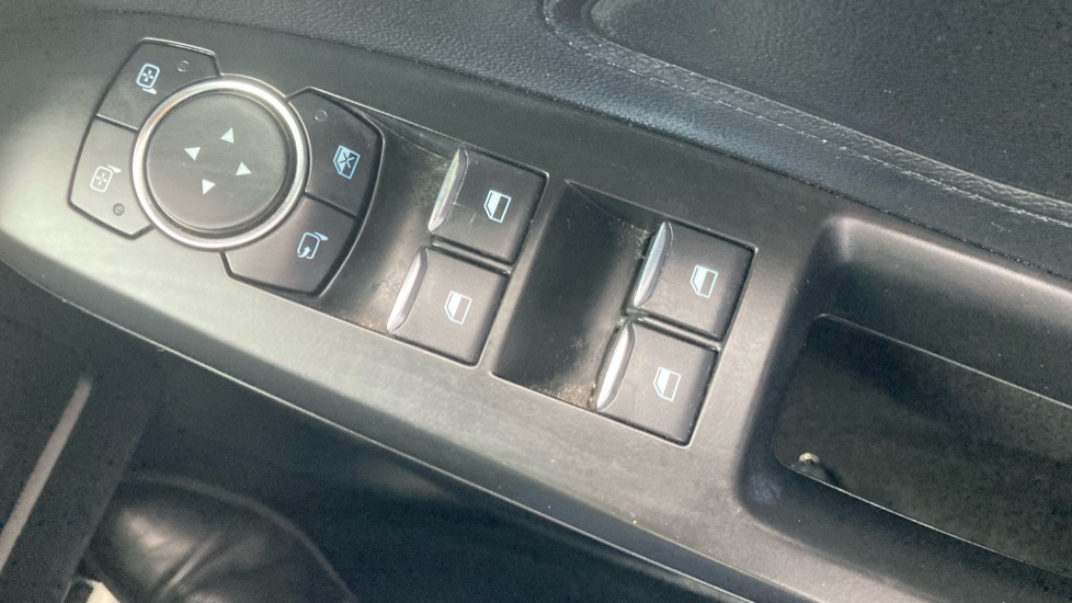 Ford Focus 1.0 EcoBoost 125 ST-Line X 5dr Petrol Hatchback - Image 39