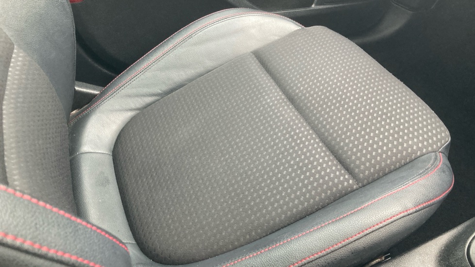 Ford Focus 1.0 EcoBoost 125 ST-Line X 5dr Petrol Hatchback - Image 54