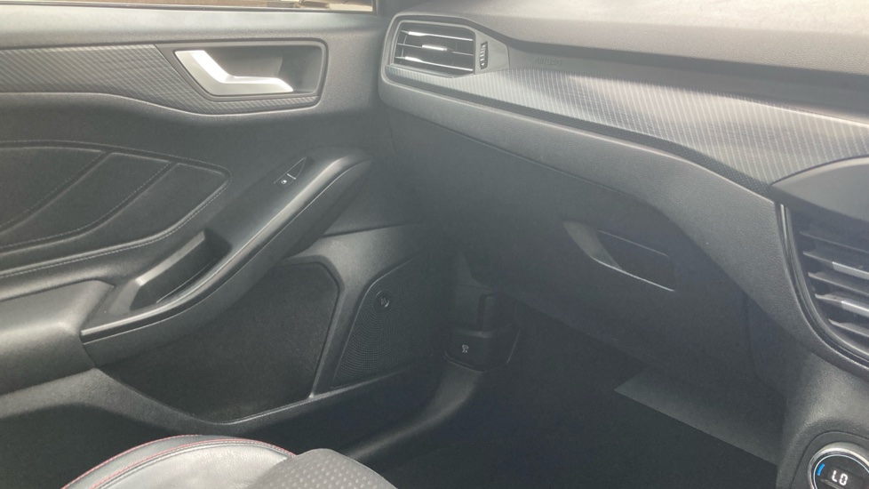 Ford Focus 1.0 EcoBoost 125 ST-Line X 5dr Petrol Hatchback - Image 55