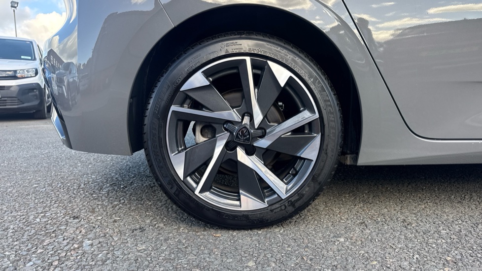 Peugeot 308 1.2 Hybrid 136 Allure 5dr e-DSC6 Petrol Hatchback - Image 7