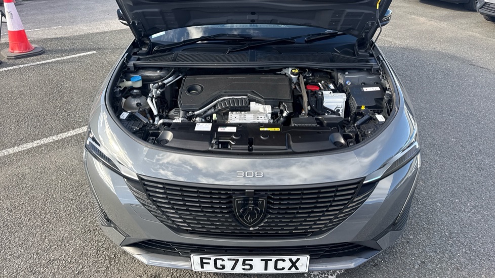 Peugeot 308 1.2 Hybrid 136 Allure 5dr e-DSC6 Petrol Hatchback - Image 8